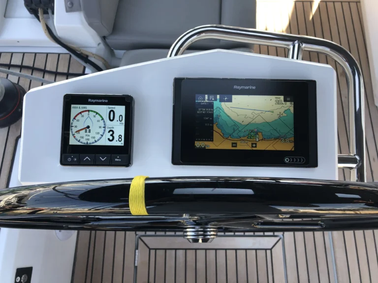 Beneteau Oceanis 46.1 - port helm station with steering wheel and instrument panel | Sailing To Go, sailing yacht charter in Greece