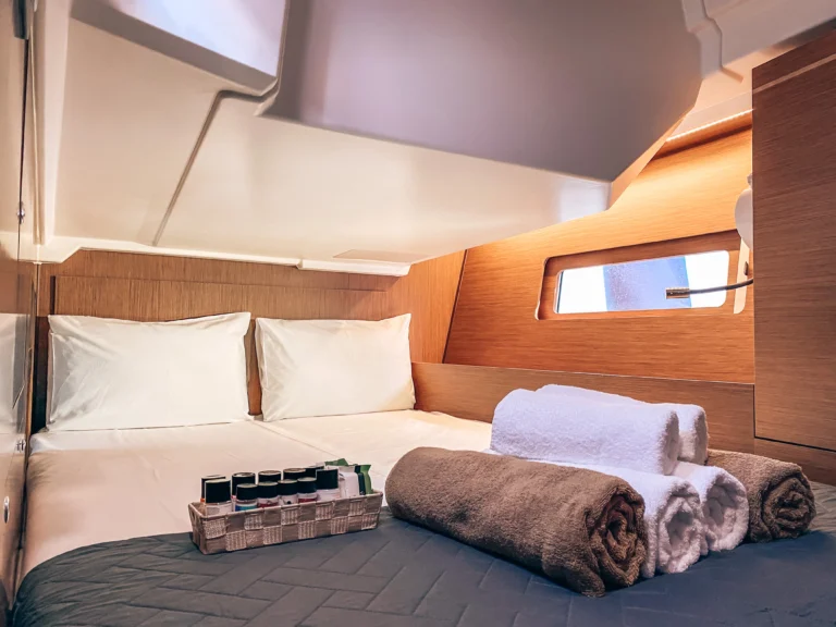 Beneteau Oceanis 46.1 - interior of the port aft cabin, spacious and comfortable cabin for charter in Greece