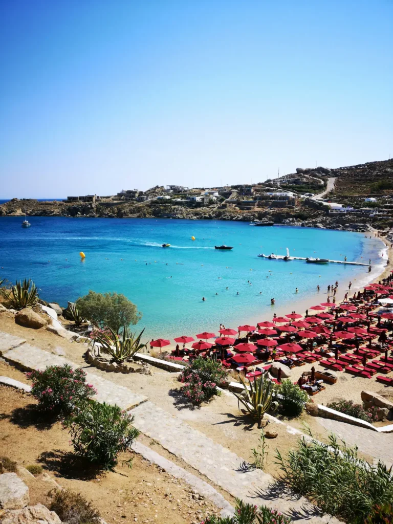 Plaża Mykonos - turkusowe morze i wakacje w Grecji
